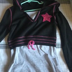 long sleeve pullover top. (girls size 8)